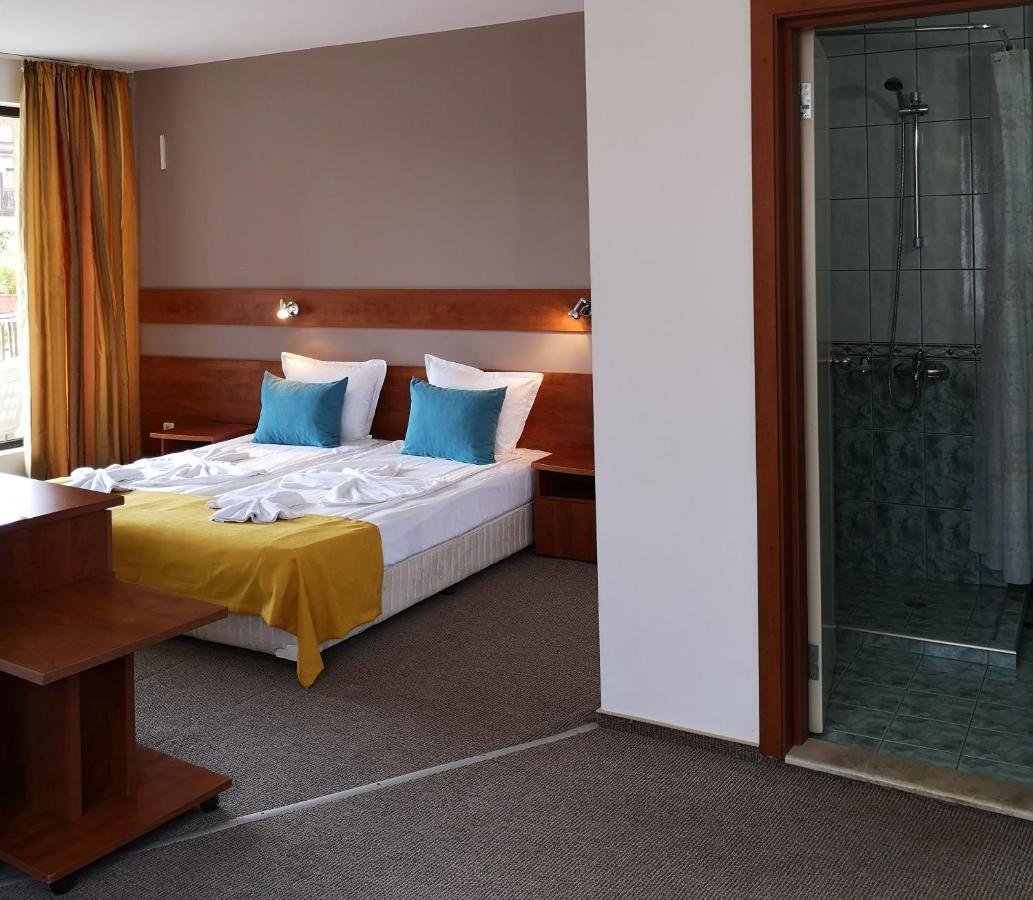 Family Hotel Rainbow Sveti Vlas Exterior photo