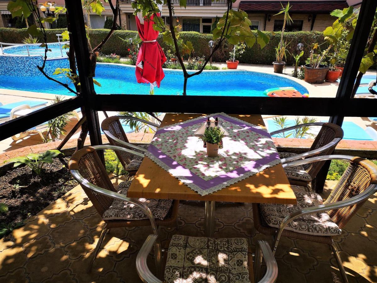 Family Hotel Rainbow Sveti Vlas Exterior photo