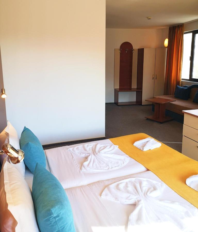 Family Hotel Rainbow Sveti Vlas Exterior photo